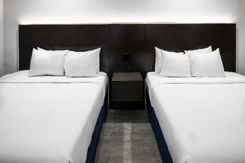 Hollywood Inn Express LAX image 1