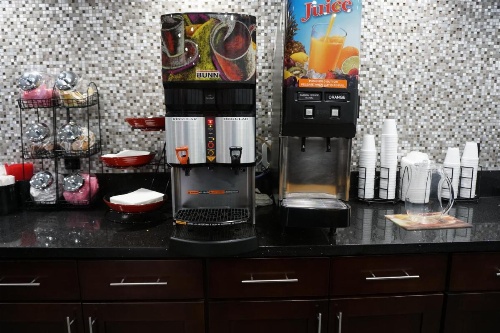 Hollywood Inn Express LAX image 11