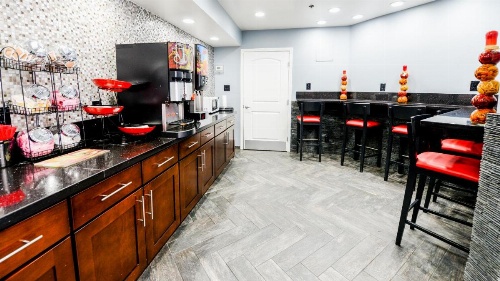 Hollywood Inn Express LAX image 12