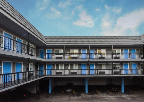 Hollywood Inn Express LAX image 18