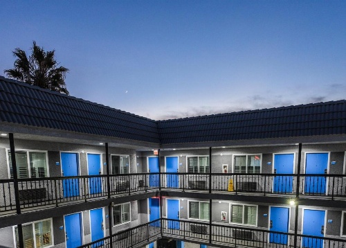 Hollywood Inn Express LAX image 21