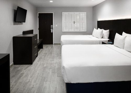 Hollywood Inn Express LAX image 8